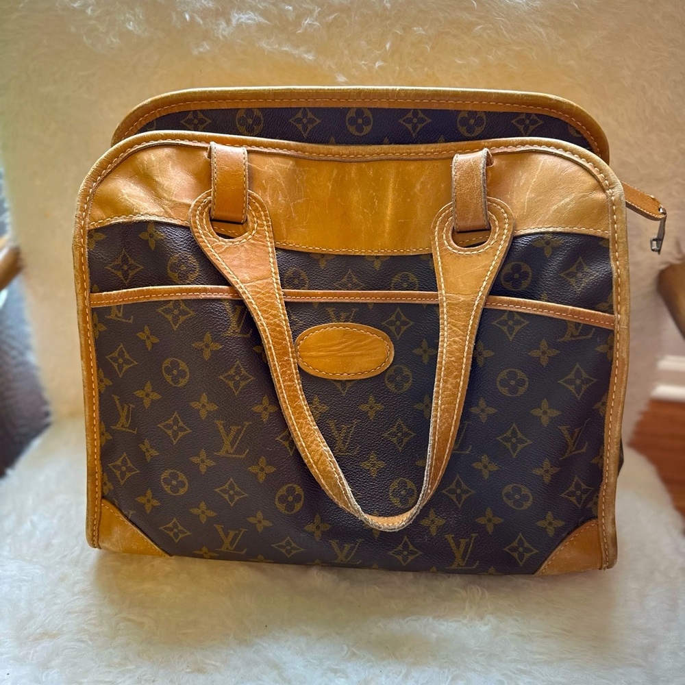 ***MAKE ME AN OFFER**** VINTAGE, authentic Louis Vuitton  COLLECTORS ITEM